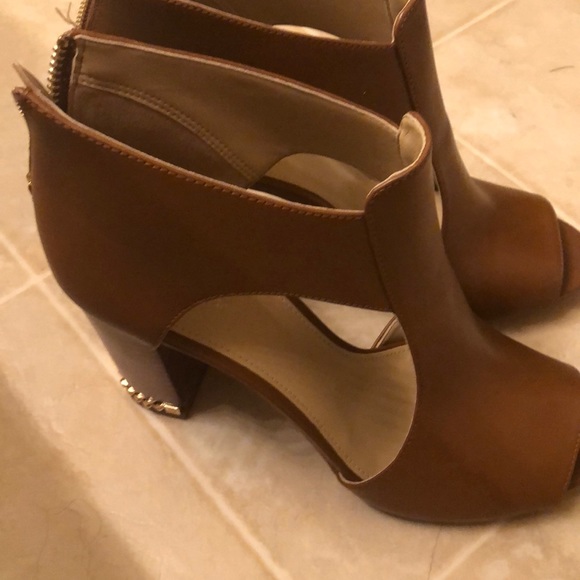 Brand New Michael Kors Sandals - Picture 2 of 5
